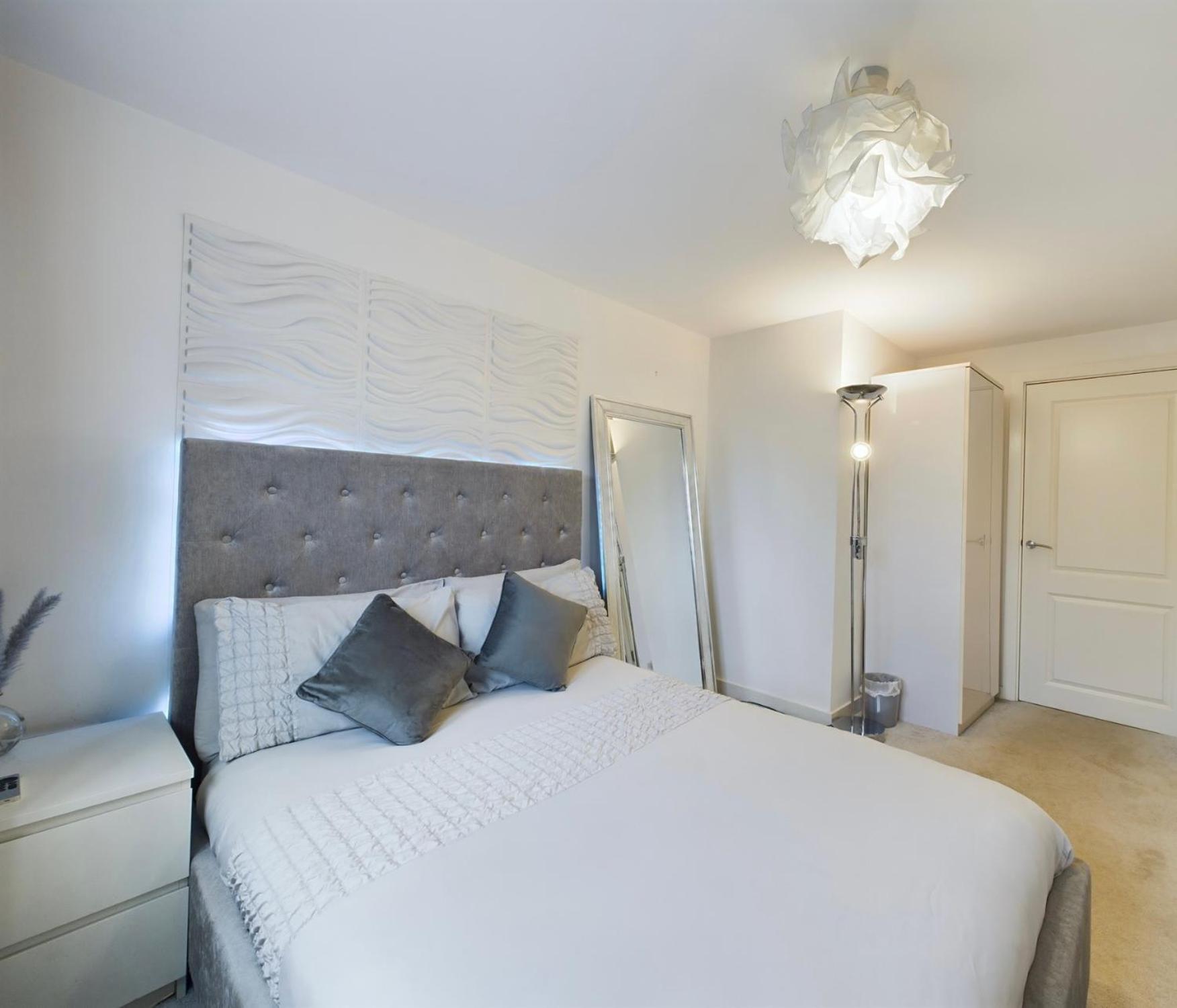 Modern 2 Bed City Apartment With Private Parking Σουόνσι Εξωτερικό φωτογραφία